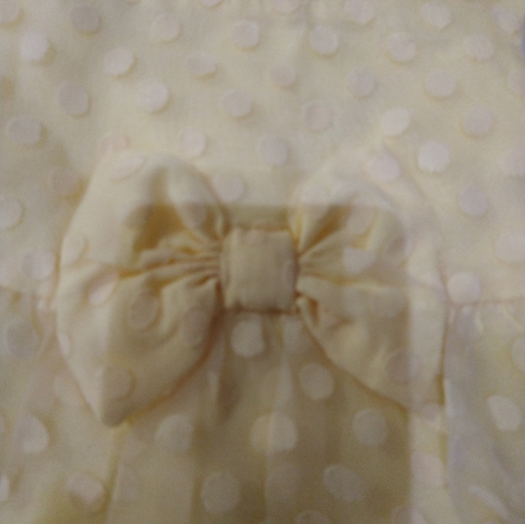 size 3-6 months yellow frilly polka dotted bow dress - Picture 12 of 15